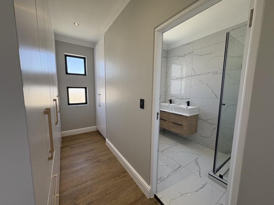 4 Bedroom Property for Sale in Sandown Western Cape